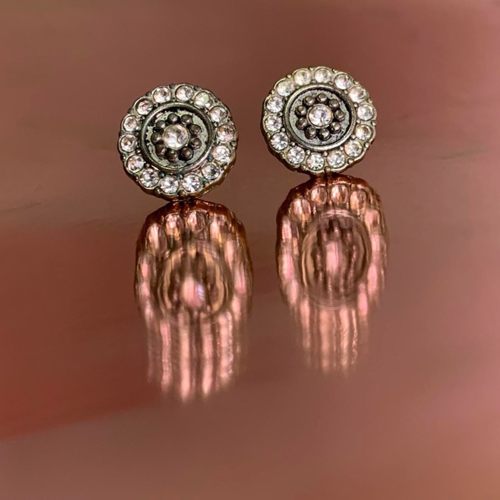 Silver diamond studded earrings 💎✨